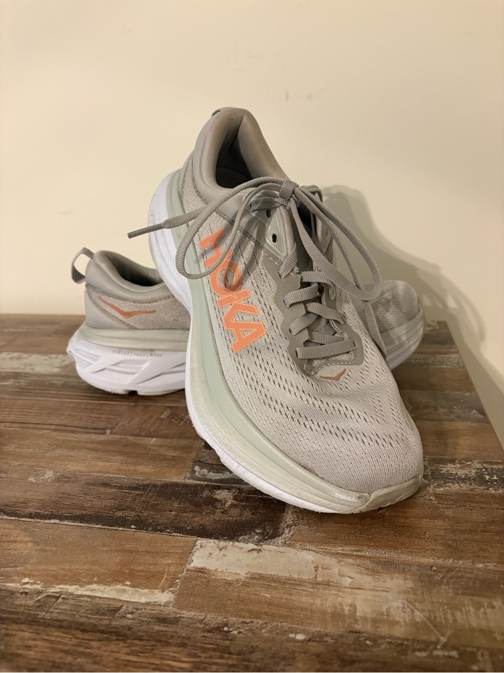 Women’s Hoka Bondi 8 Sneakers